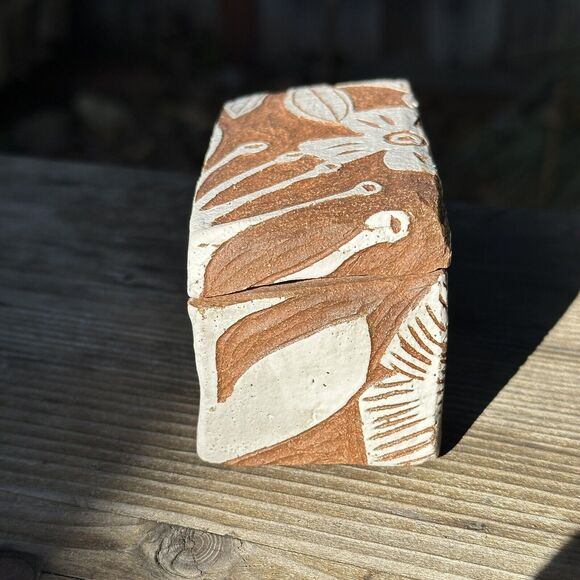 Nicole Pepper ModHomeCeramics White Floral lidded box in Red Clay Kurinuki - Picture 7 of 11